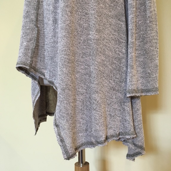 Sharkbite Hem Raw Seam Long Sleeve Marled Knit Top - Picture 4 of 5